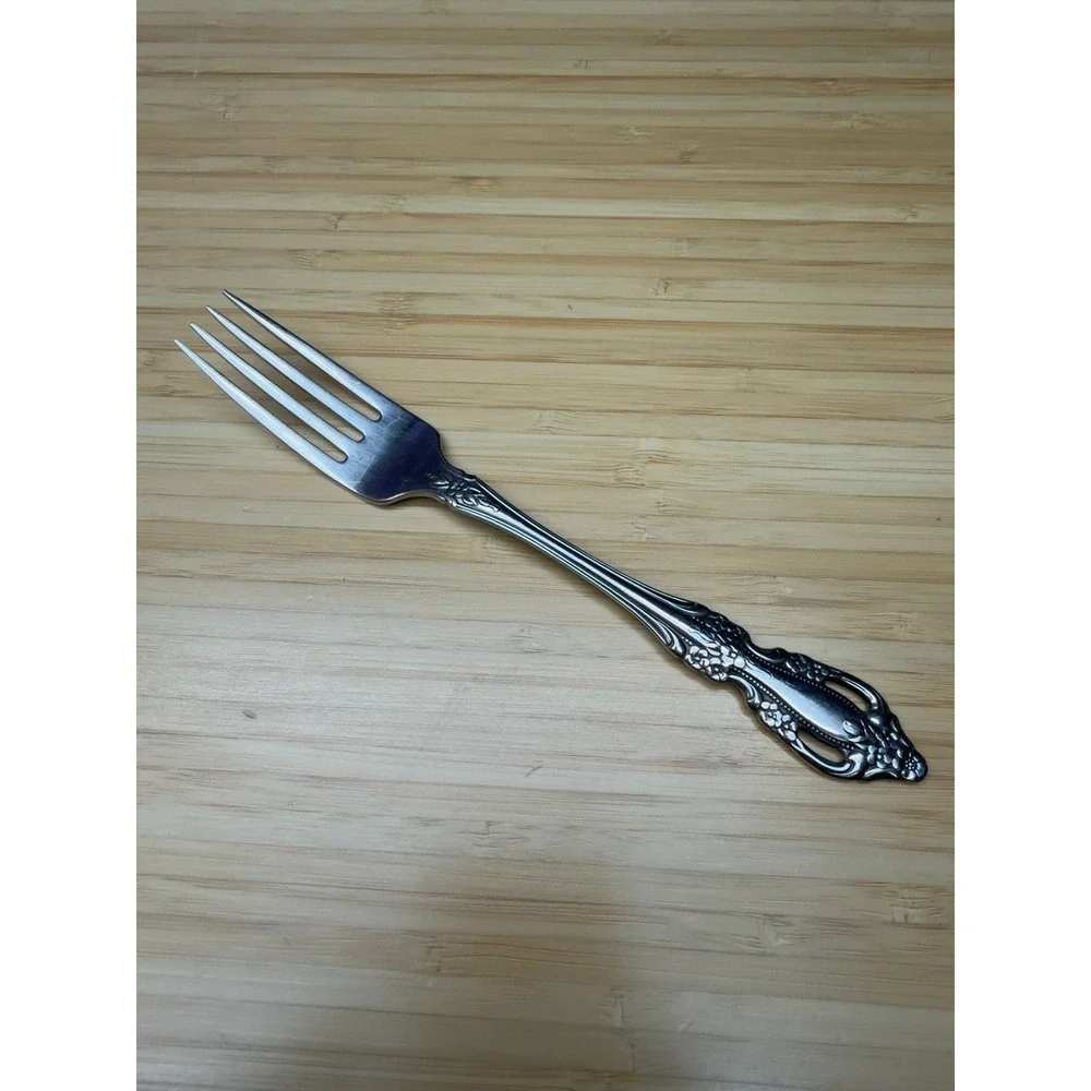 Oneida Raphael Dinner Fork Distinction Deluxe Stainless Pierced Floral 7.25